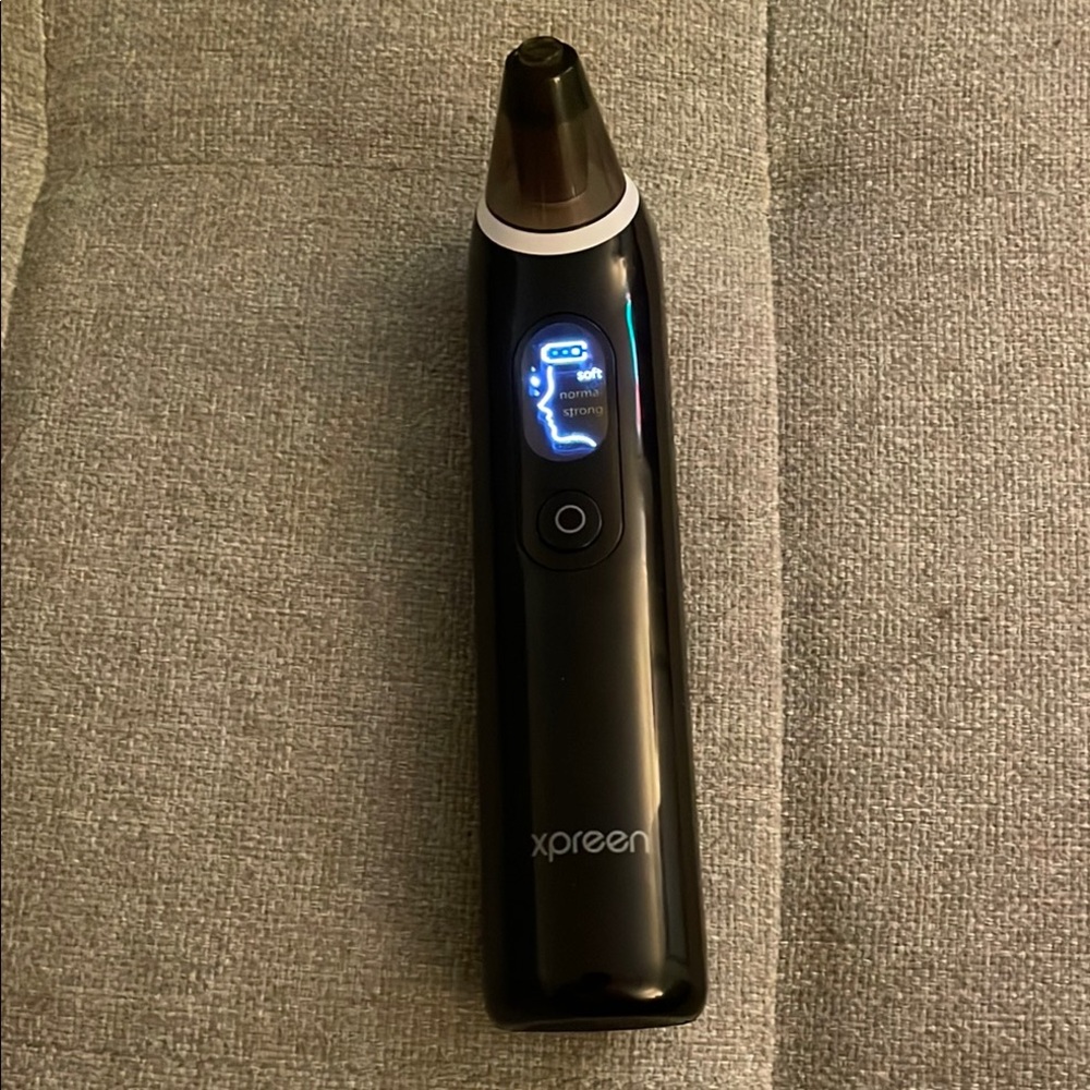 Xpreen Blackhead Remover (device and charging cable only)